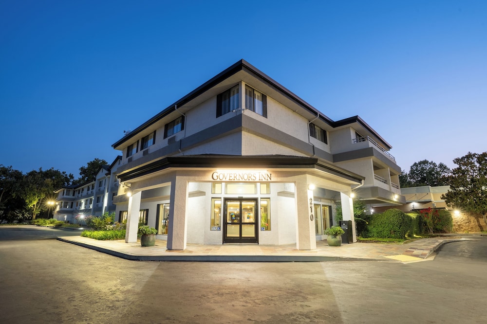 Governors Inn Hotel 7/77