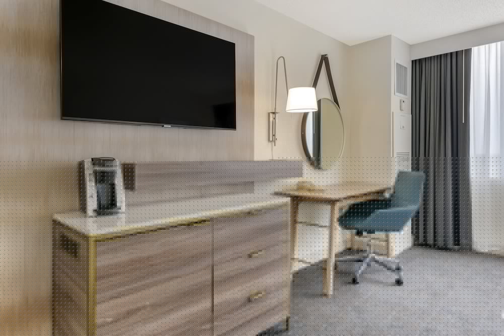 Delta Hotels by Marriott West Palm Beach 25/27