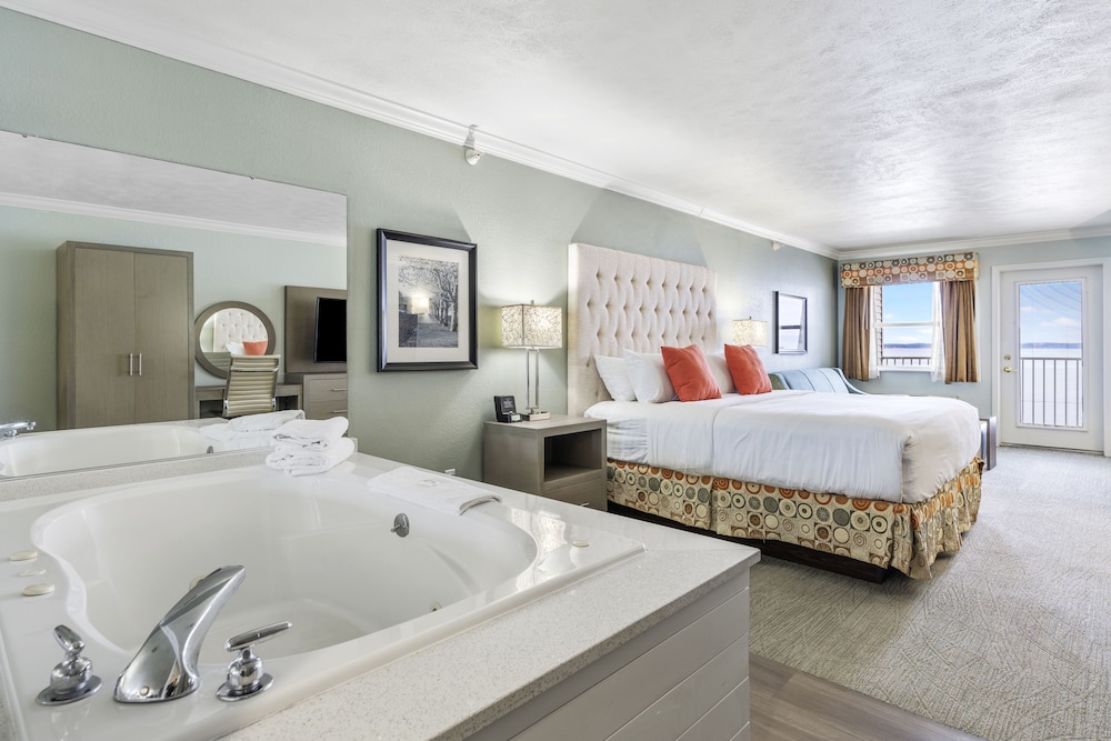 Penthouse, Studio, King Bed, Bay View, Sofa، Cherry Tree Inn & Suites 4/4