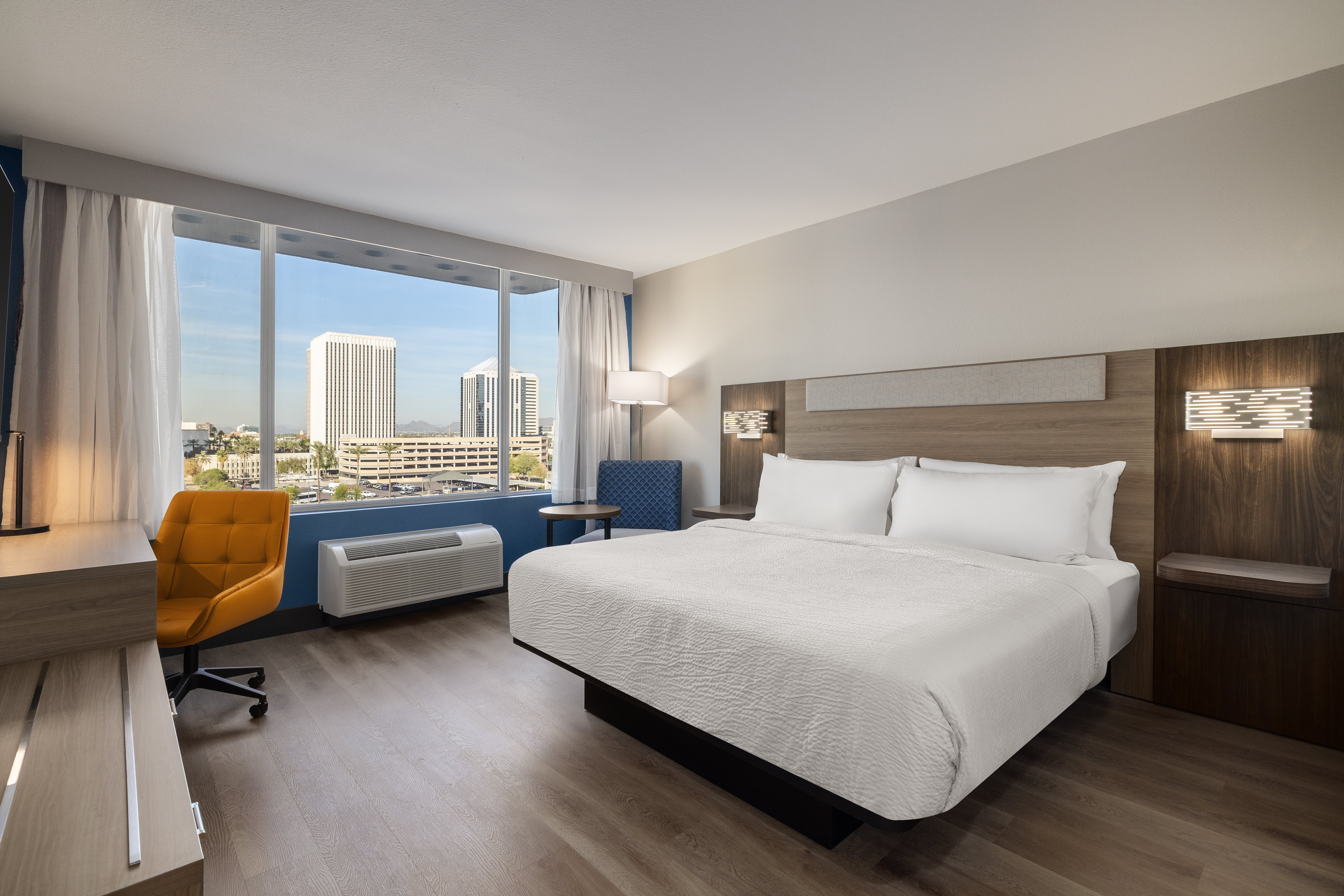 Holiday Inn Express & Suites Phoenix - Midtown 15/54