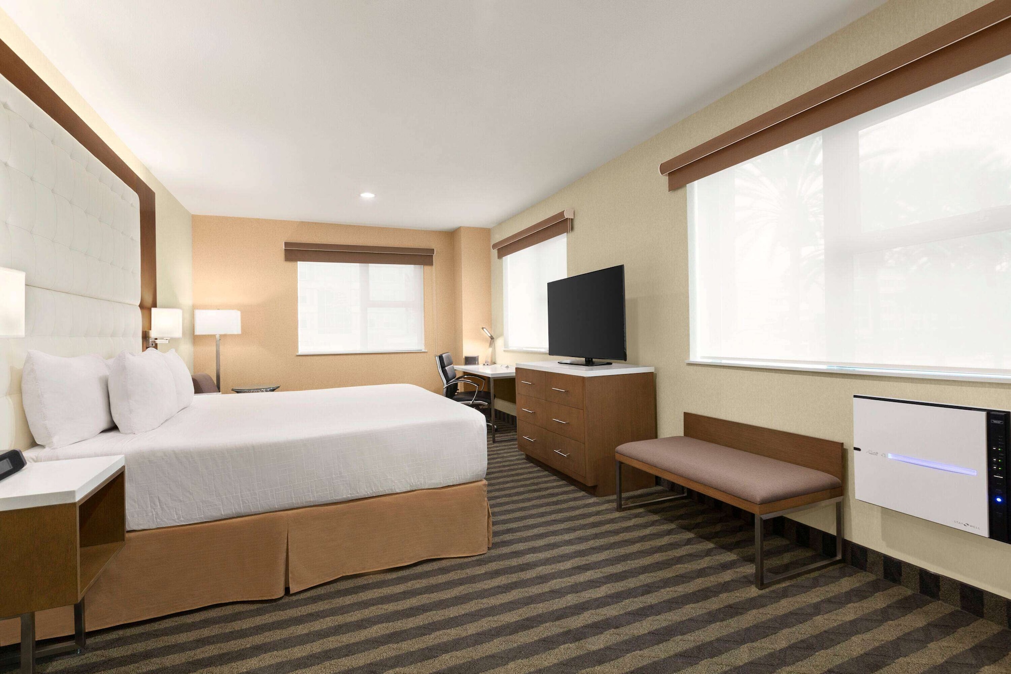 DELUXE, SUITE, KING BED