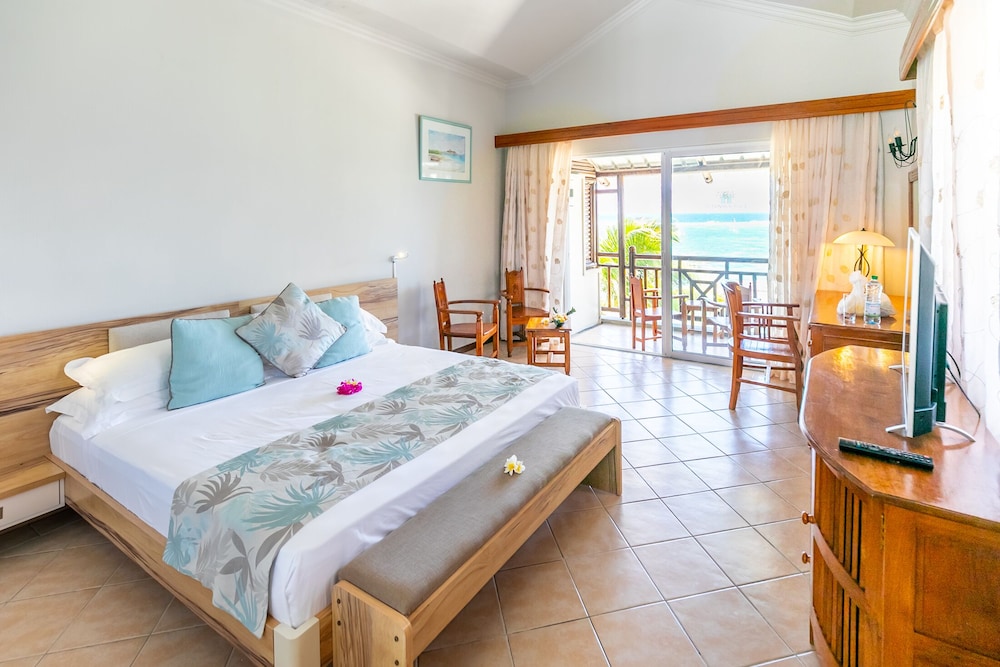 ROOM, OCEAN FRONT
