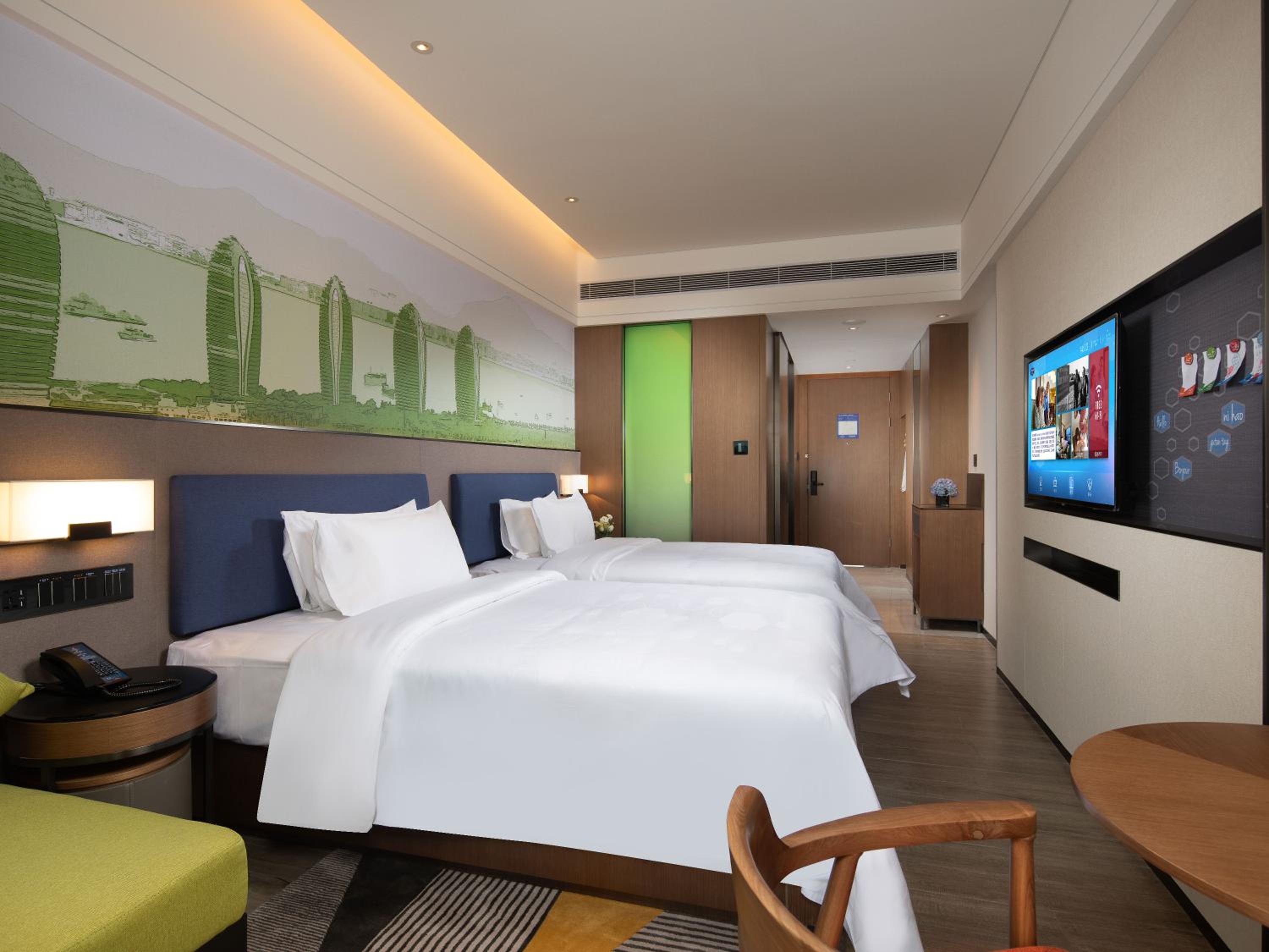 ROOM, DOUBLE BED
