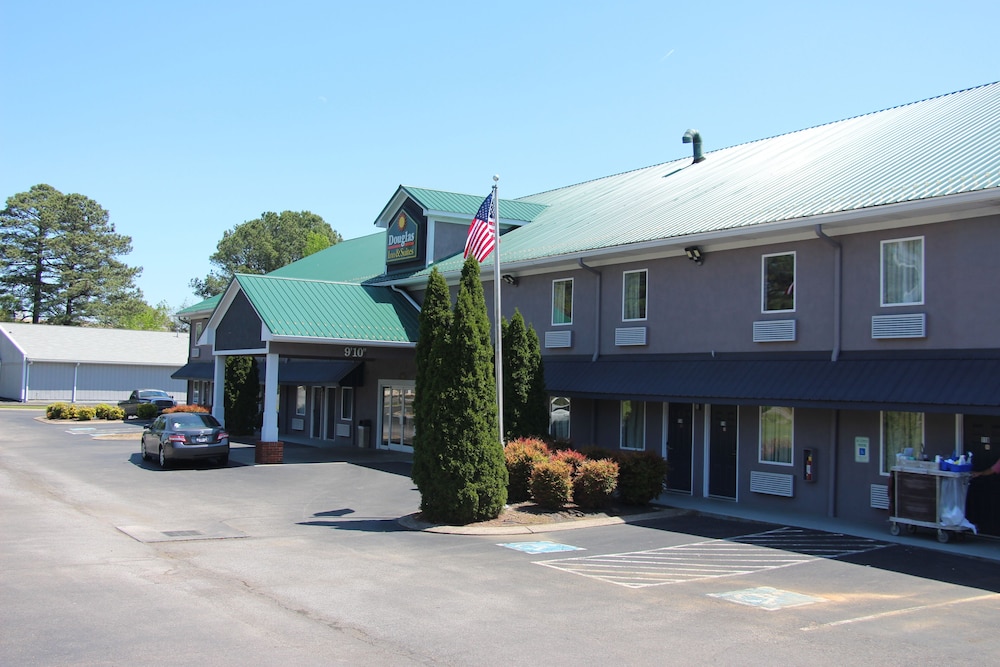 Douglas Inn And Suites 39/41
