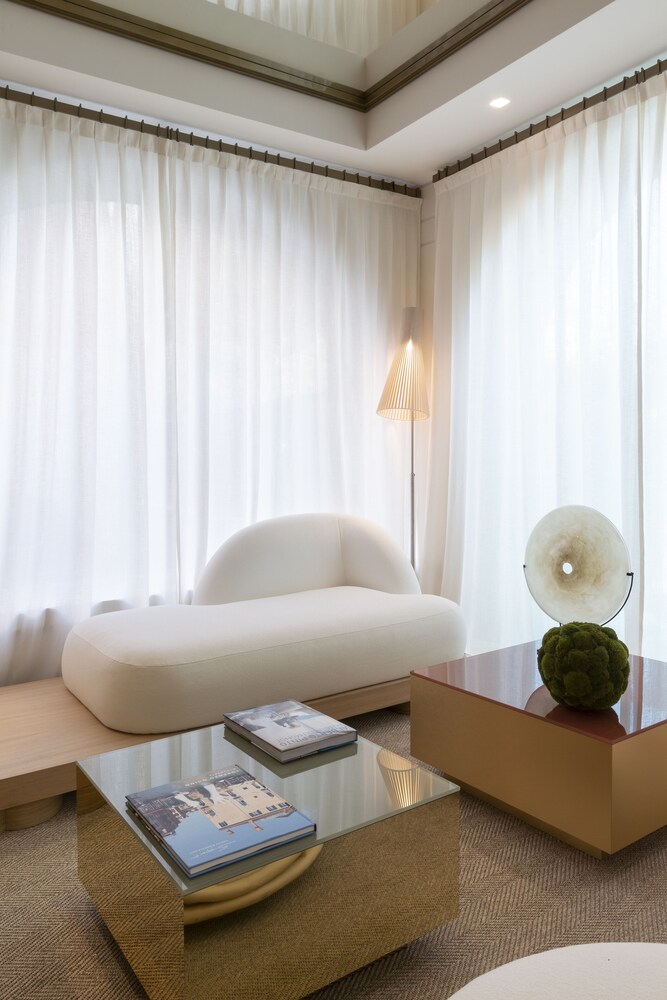 Eight Hotel Paraggi 44/92