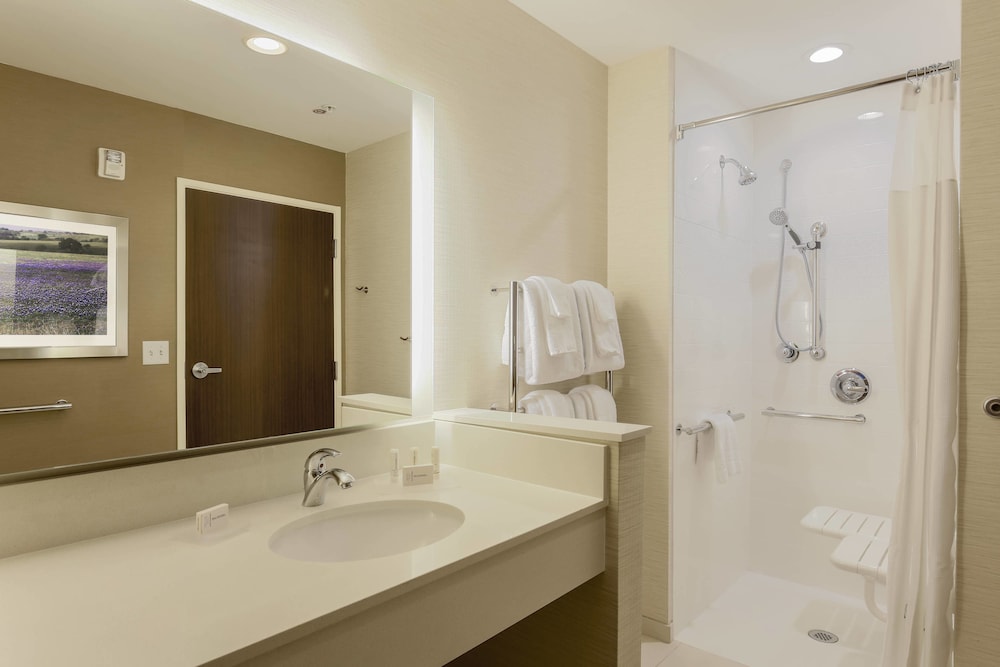 Fairfield Inn And Suites Decatur 12/37