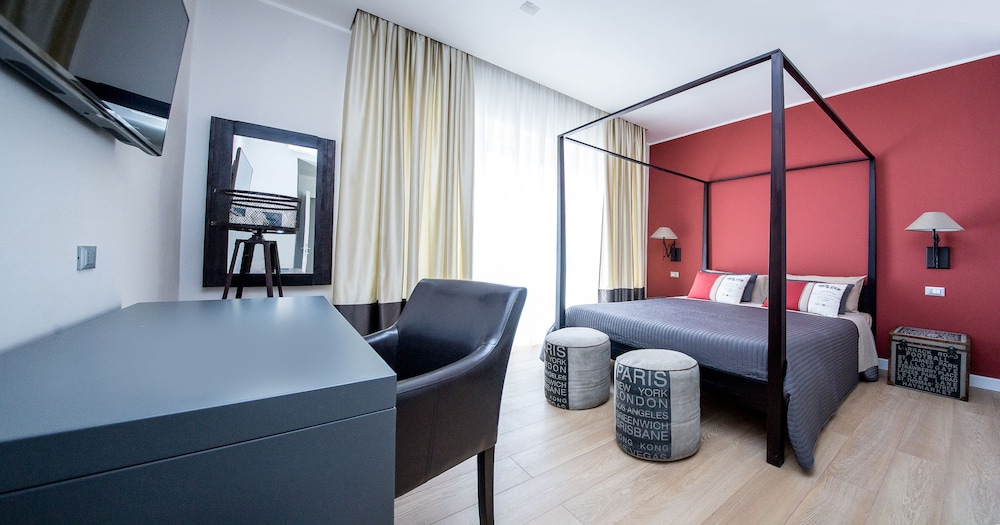 Suite 136 Luxury Rooms 11/50