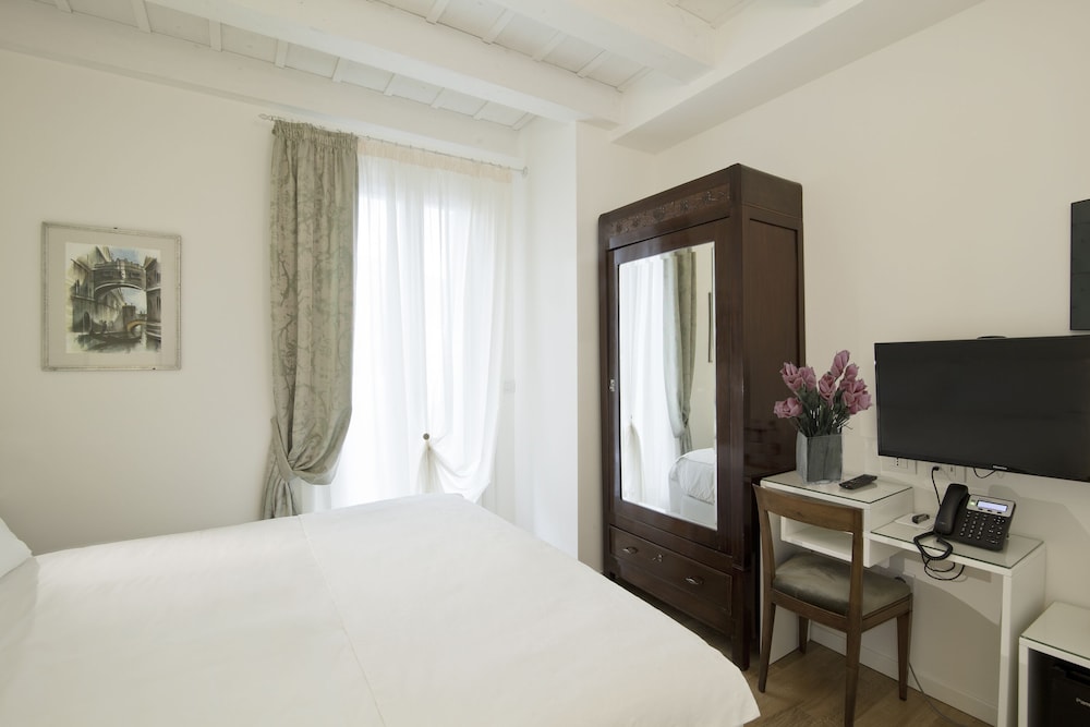 Chiara Lodge 14/33