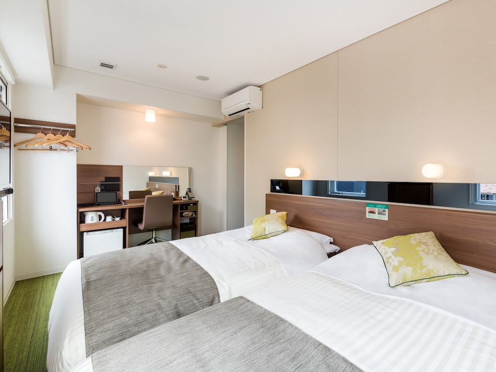 HOLLYWOOD, TWIN BEDS