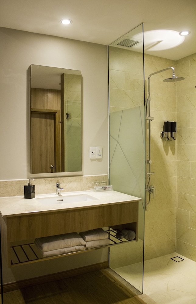 Avanti Hotel 38/38