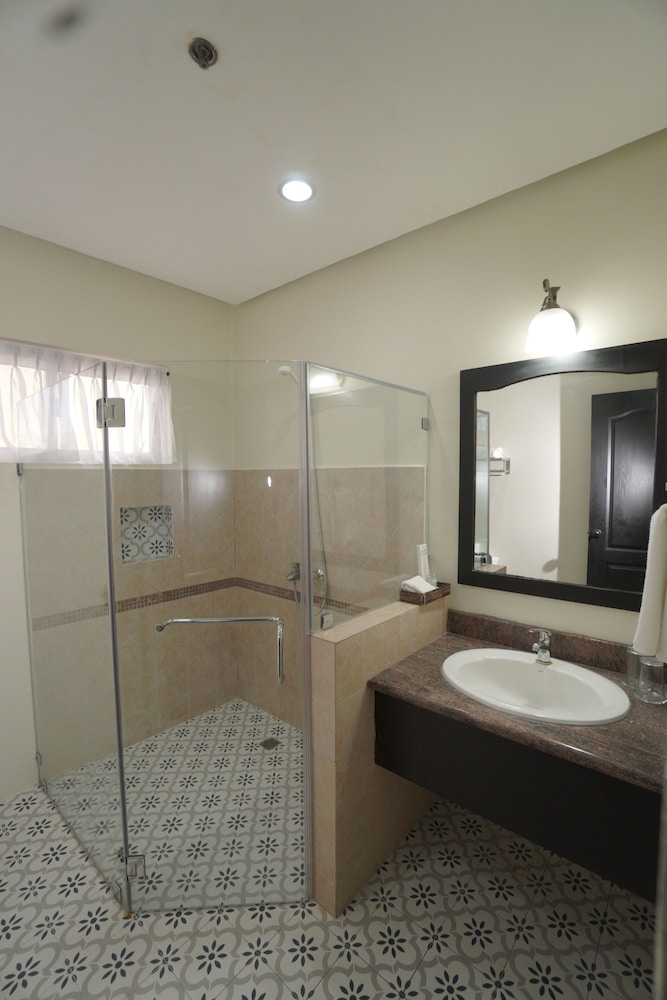 Sta. Barbara Residence Hotel 58/59
