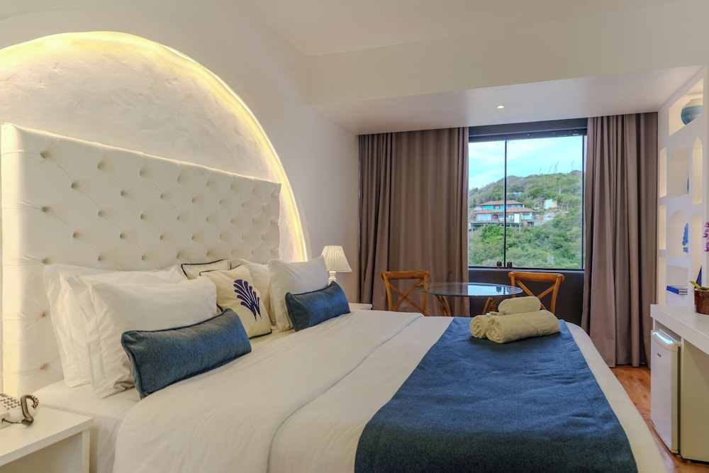 جناح سوبيريور بسرير كينج بإطلالة على الحديقة بغرفة نوم واحدة