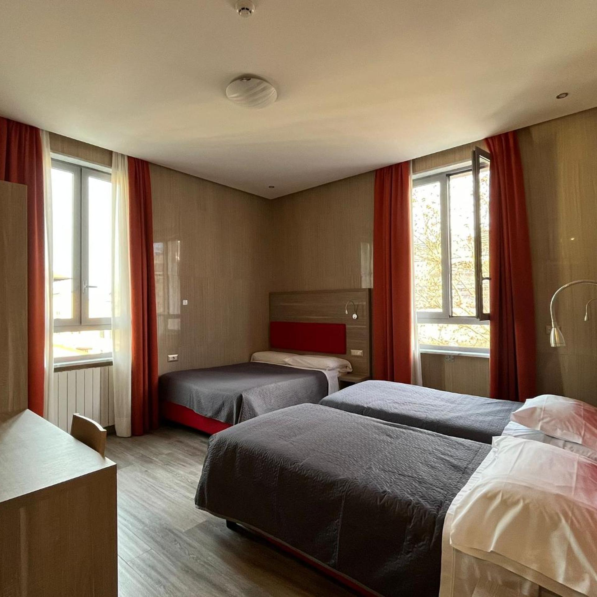 Hotel Midway 15/50