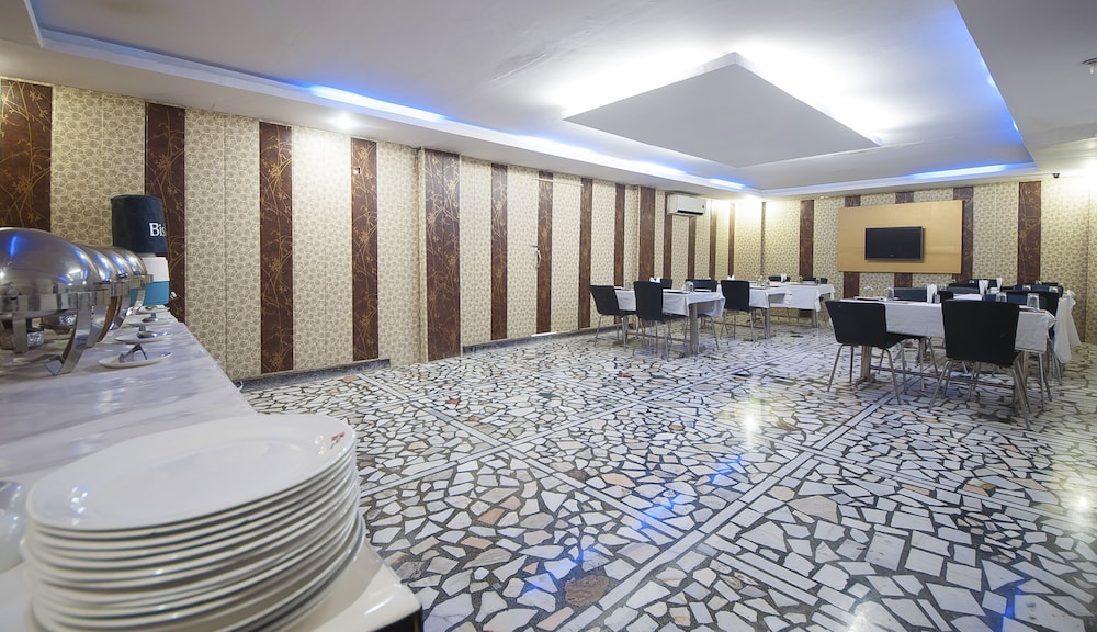 HOTEL APRA INTERNATIONAL 24/34