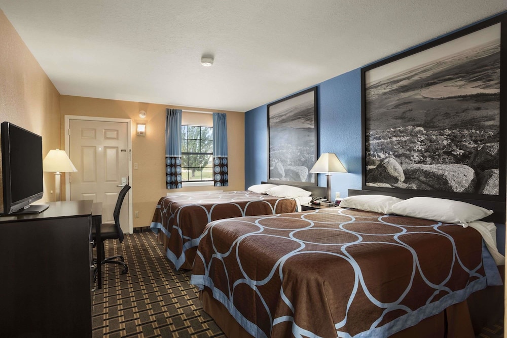 Super 8 by Wyndham Grand Prairie Southwest 22/24