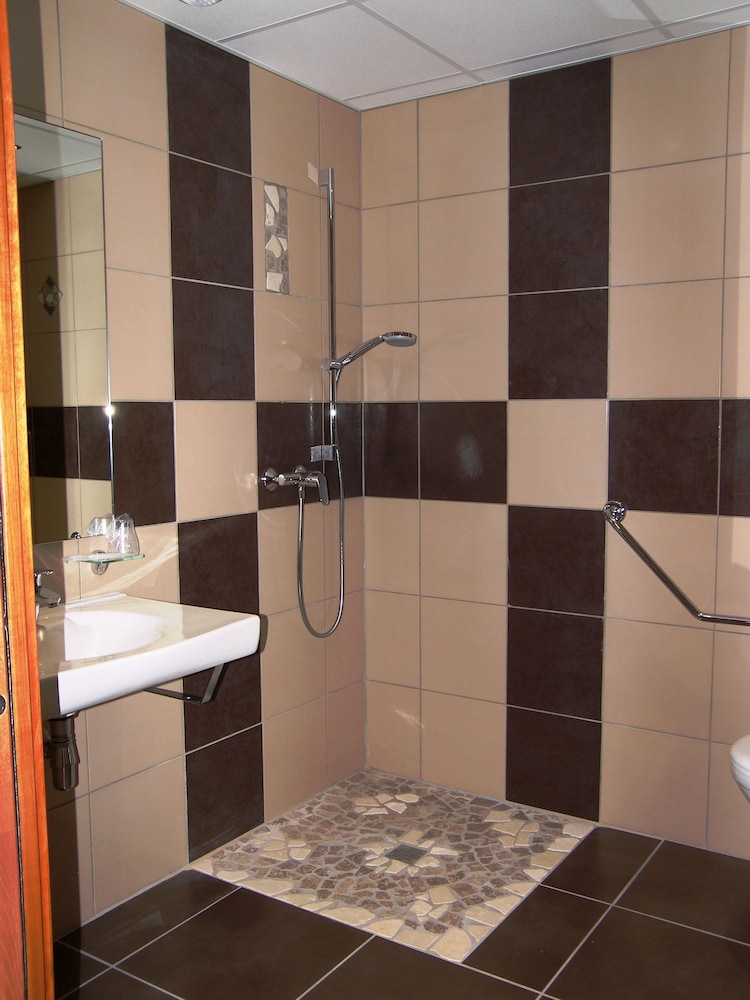 Hostellerie Du Matin Calme 38/39