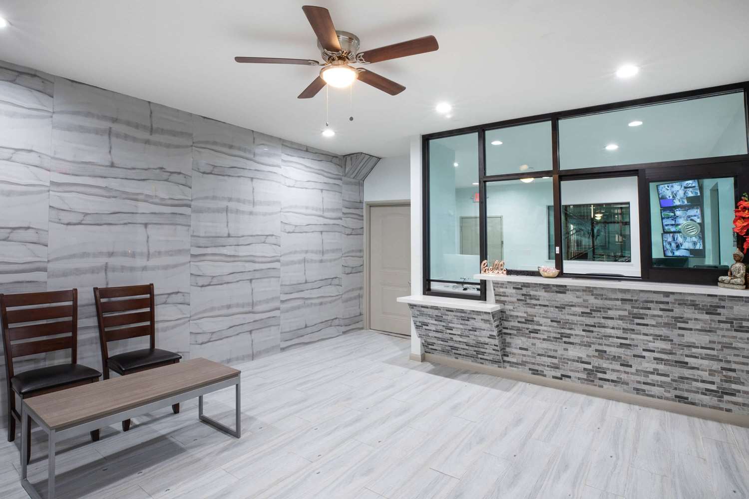 Super 8 By Wyndham Humble Houston 2/21