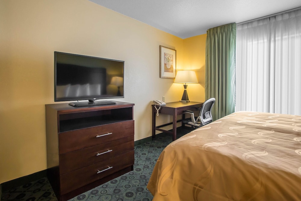 Quality Inn & Suites Bloomington I-55 and I-74 20/39
