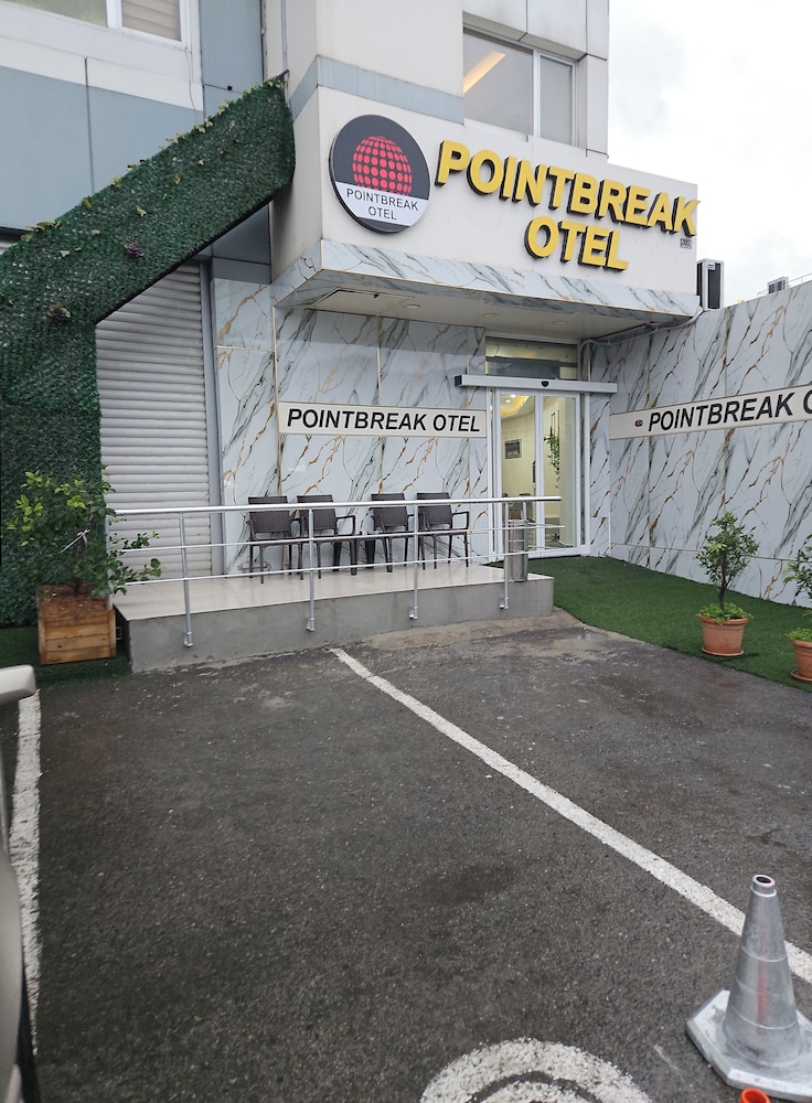 Pointbreak Hotel 39/49