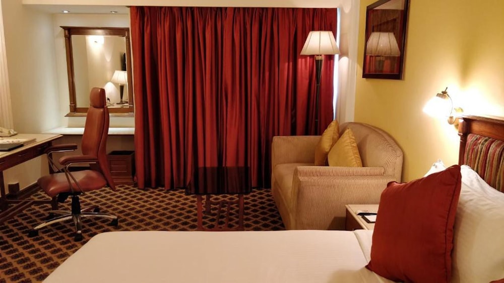 The Suryaa New Delhi 18/51