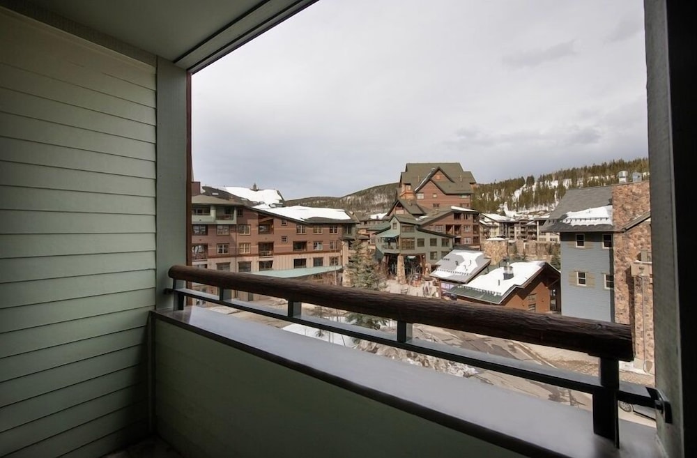 Zephyr Mountain Lodge 4/50