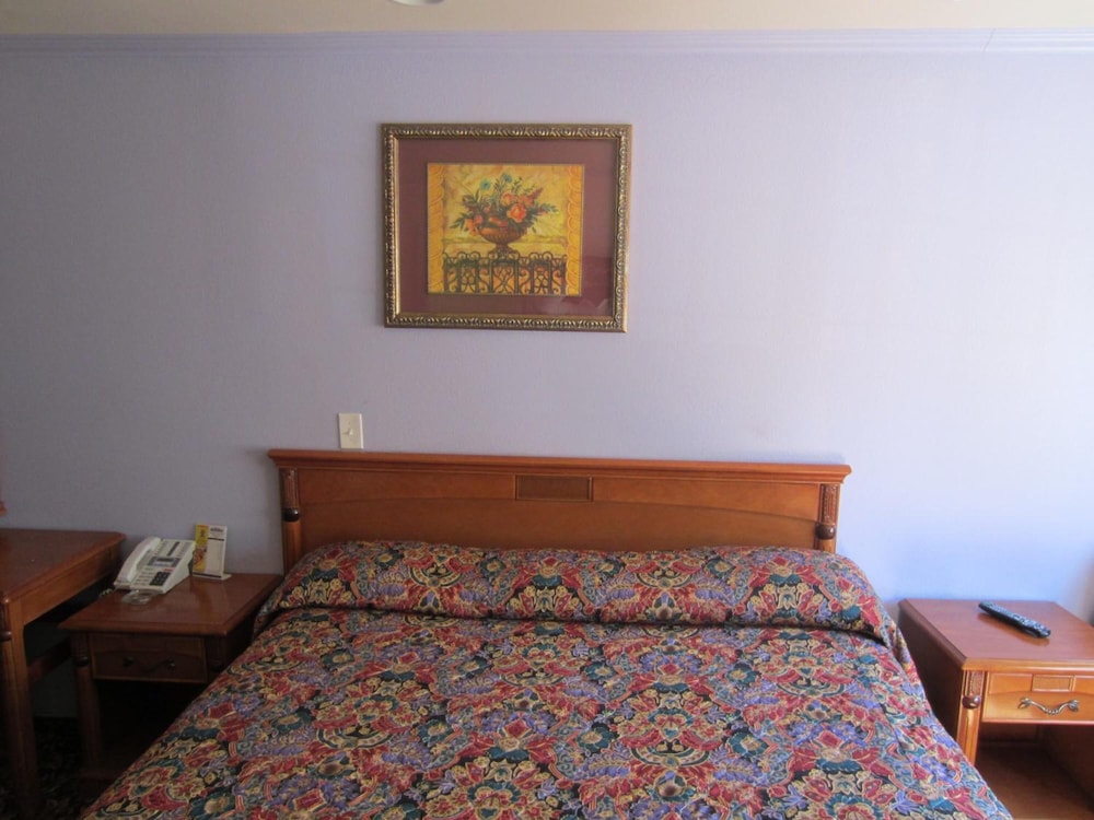 Starlight Inn Canoga Park 5/45