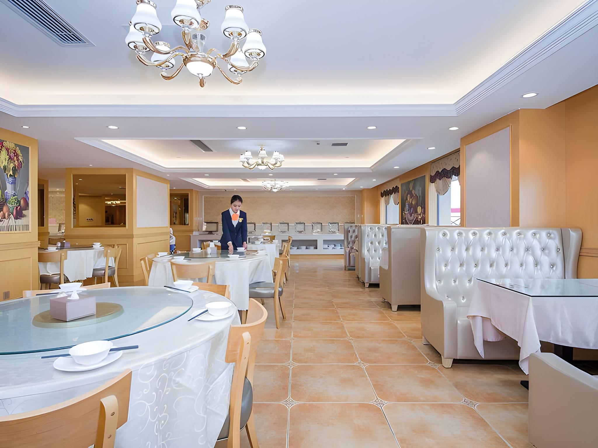 Vienna International Hotel (Huanggang Dongmen Road) 30/37