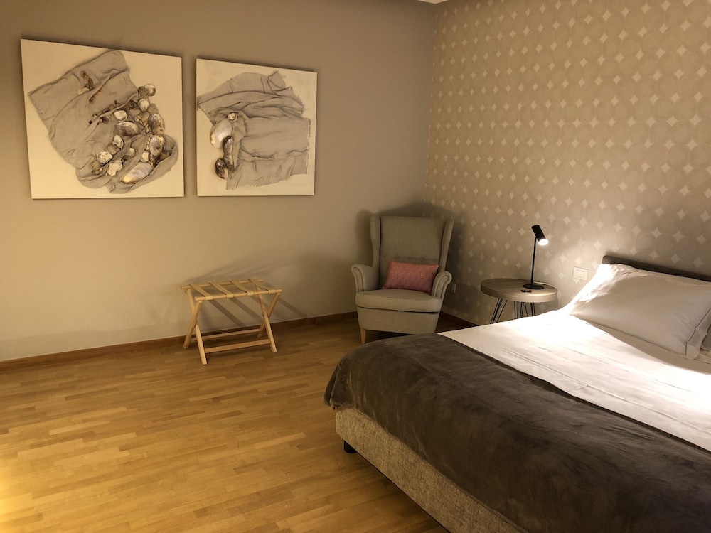 200 Rooms And Terrace 22/54