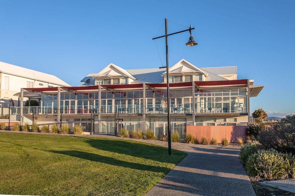 York Cove Hotel 2/59