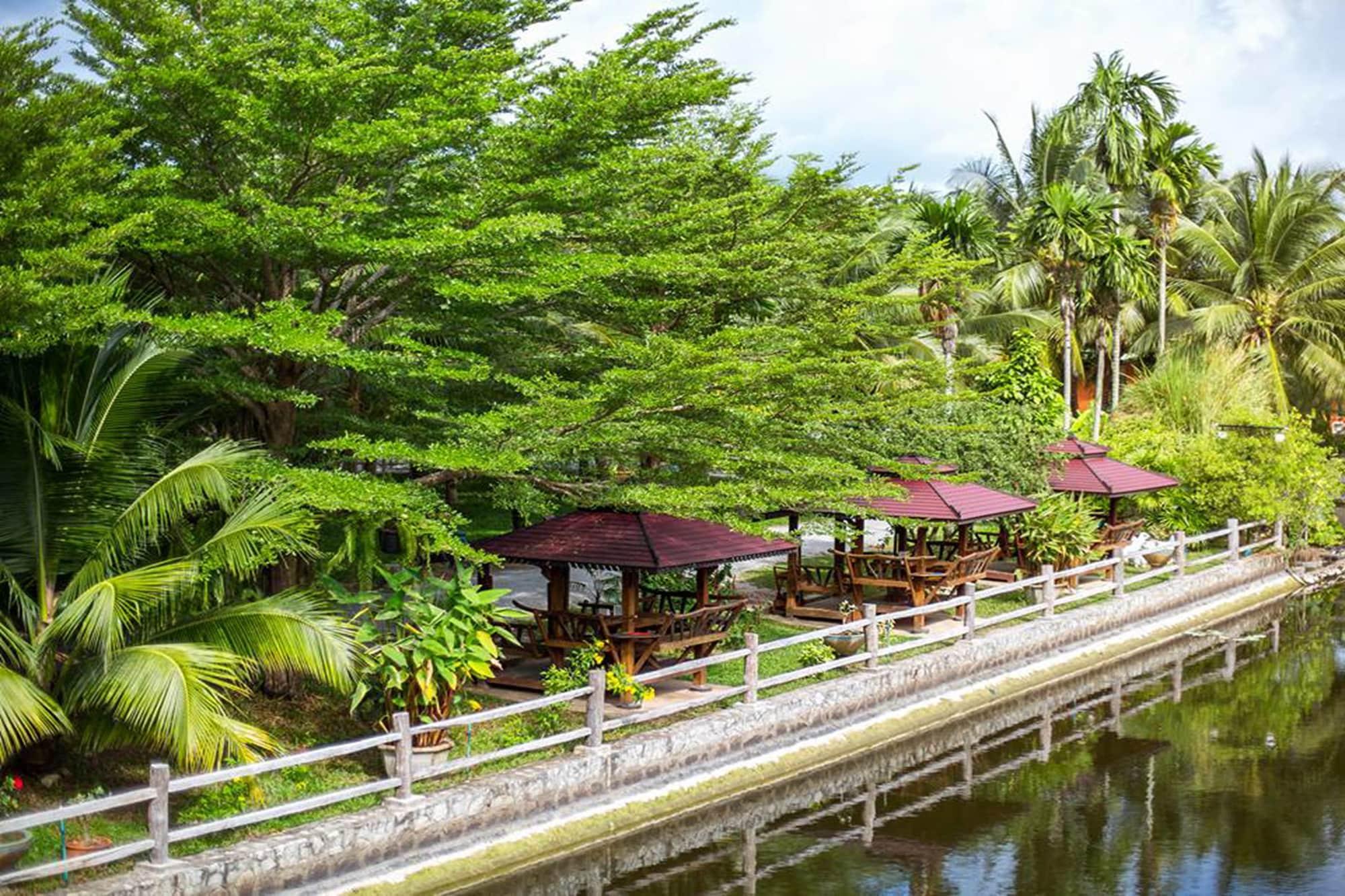 Coconut Resort 54/74