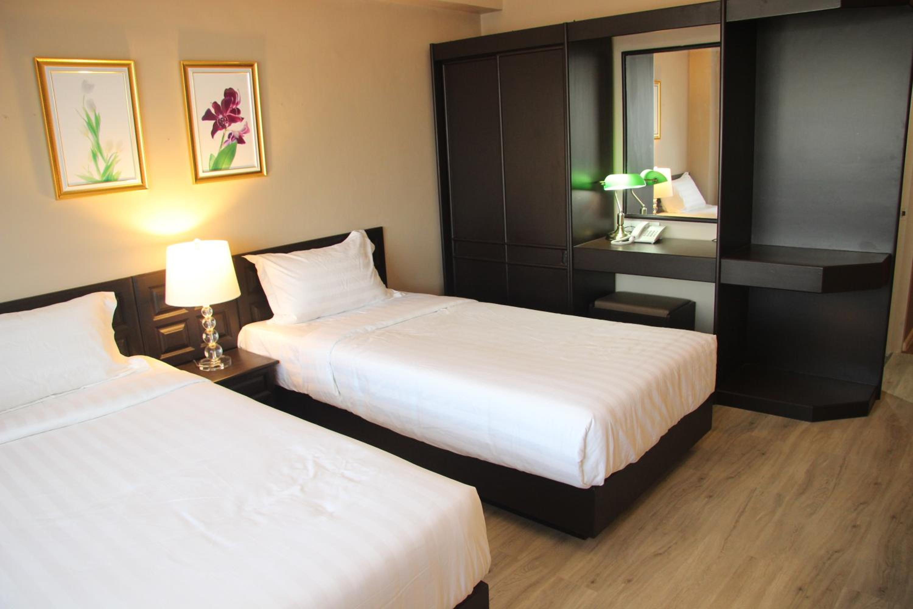 Taris Art Hotel Phrae 12/96