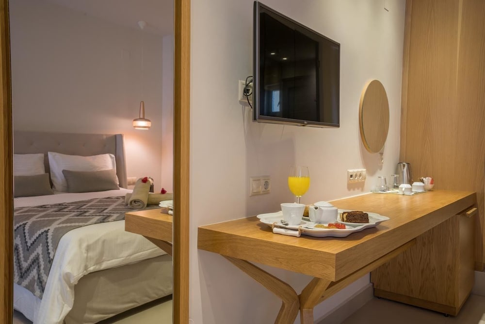 Nefeli Hotel 7/25