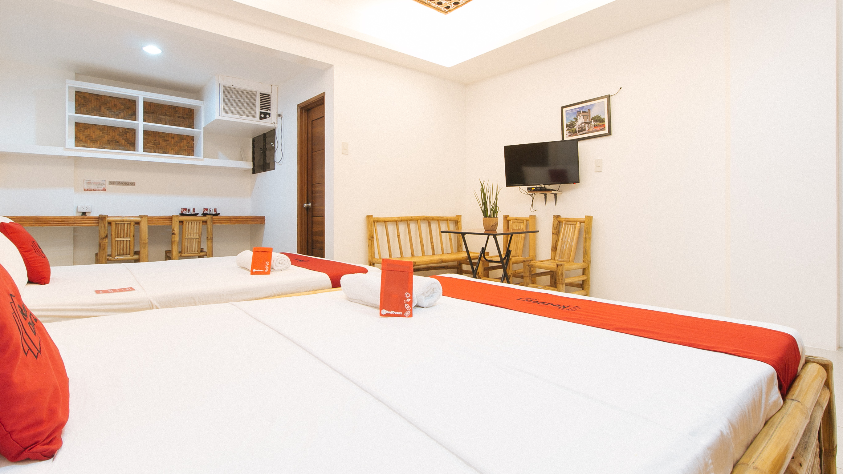 RedDoorz @ DBuilders Rooms Ph1 Taguig 7/28