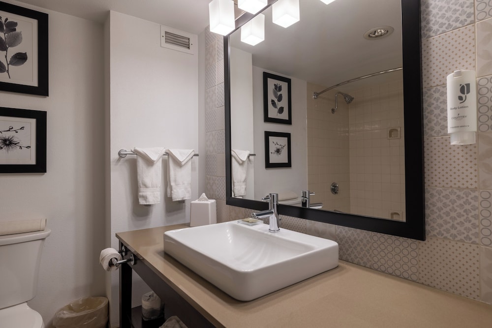 غرفة تقليدية بسرير كينج لذوي الإعاقة، Country Inn Suites By Radisson Seattle Bothell Wa 8/9