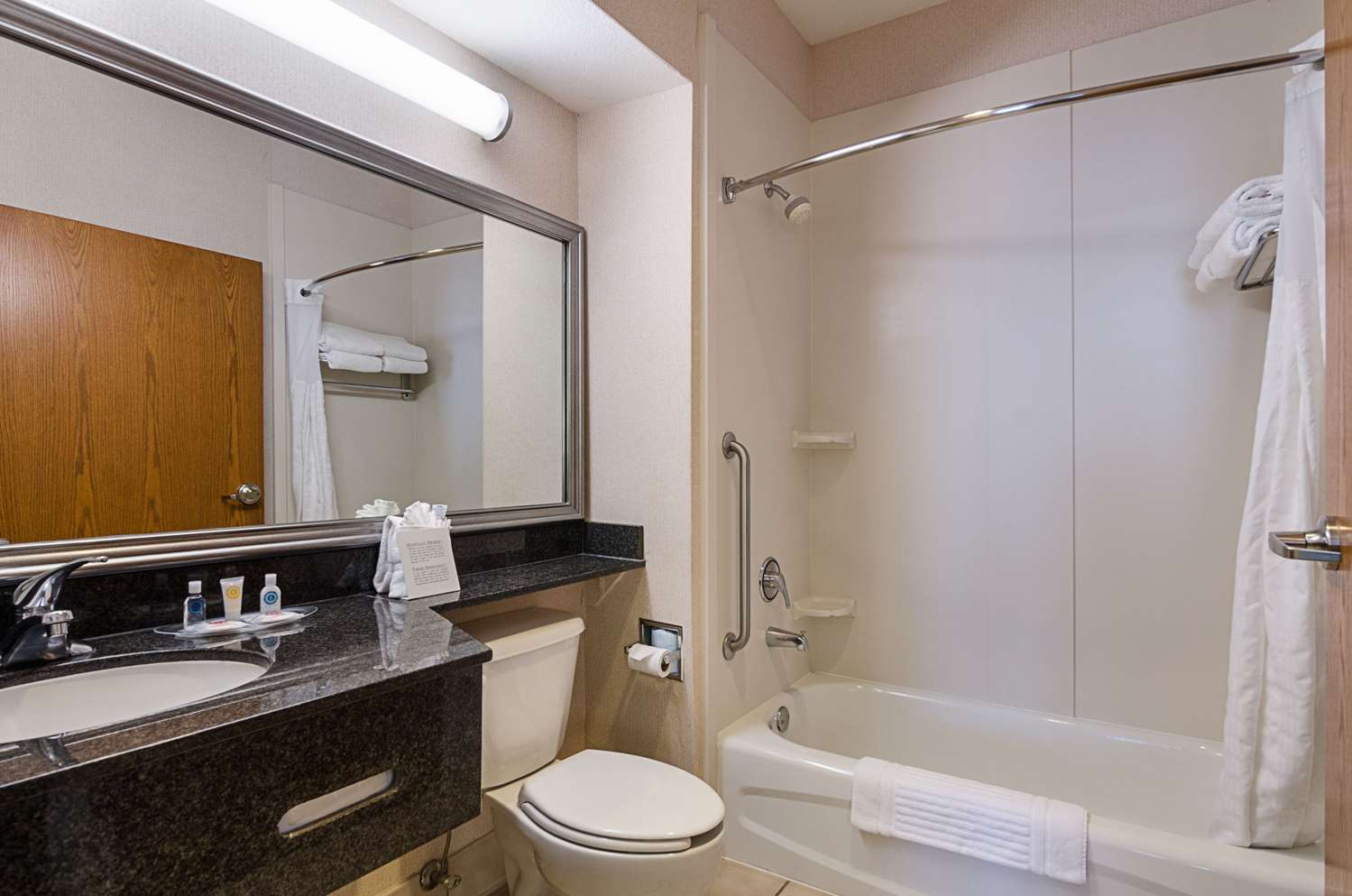 Quality Suites Springdale West I-49 16/19