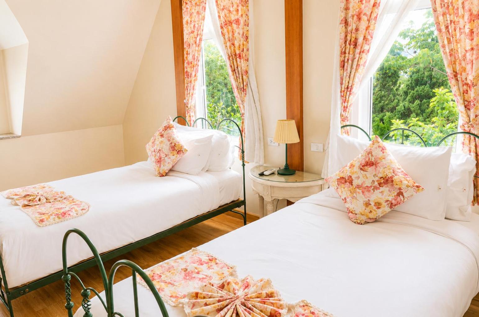 Hillsborough The English Country House 11/50