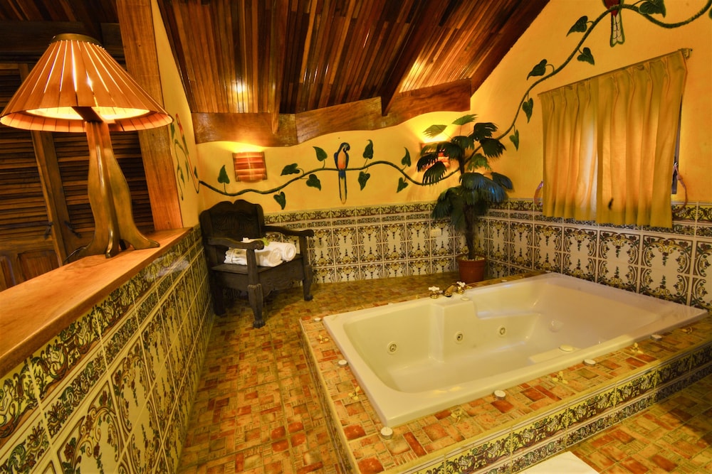 La Mansion Inn Arenal 48/50