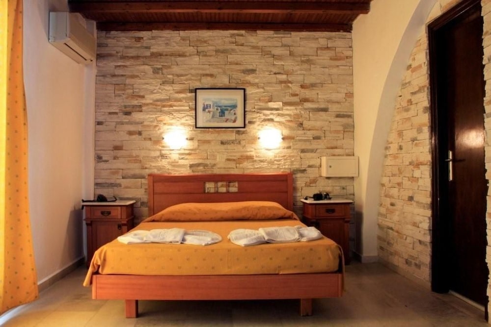 Naxos Holidays 39/64