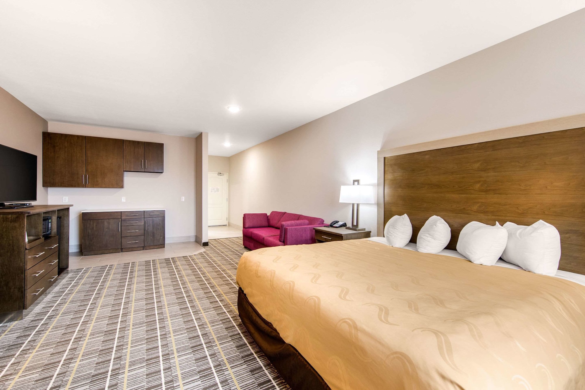 Suite, King Bed, Accessible