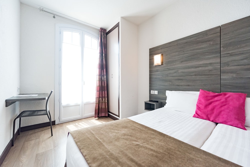 Room, Twin Beds