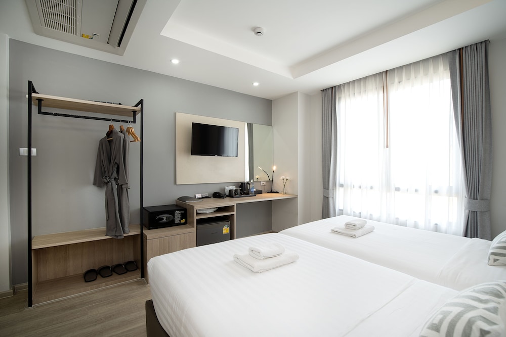 The Riski Hotel at Bangphlat Station 17/50