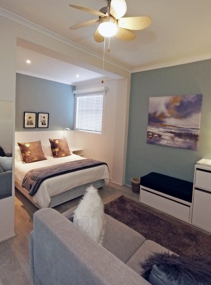 Dolphin Inn Guest House 43/74