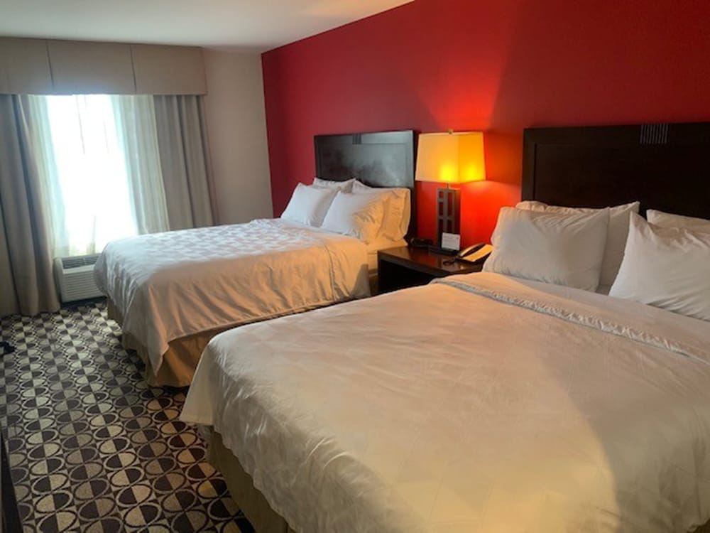Holiday Inn St. Louis Fairview Heights 20/72
