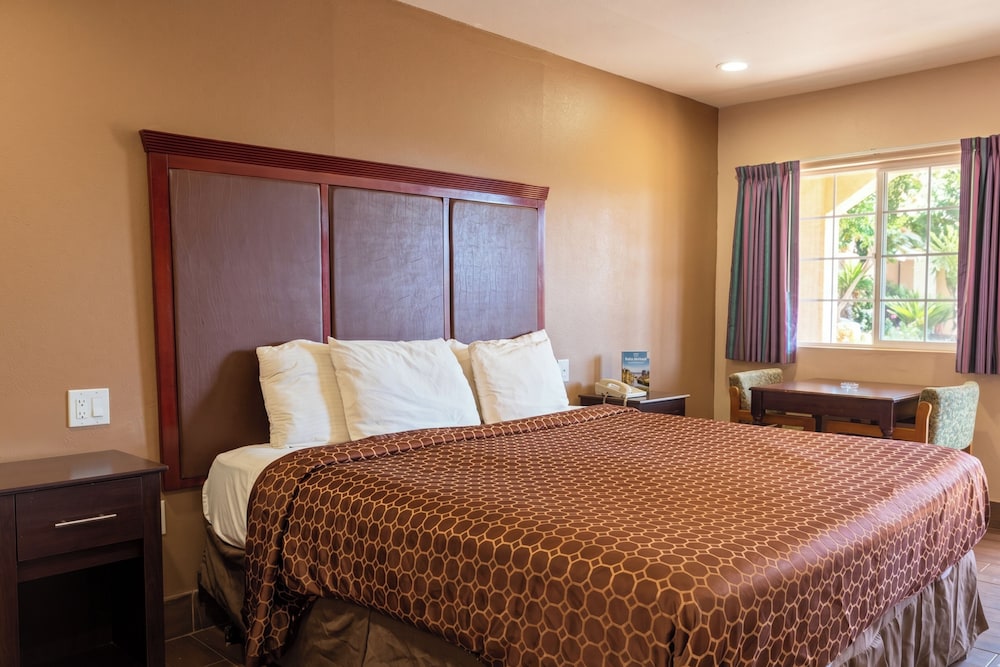 Room at Economy Inn Longview, TX, Gladewater
