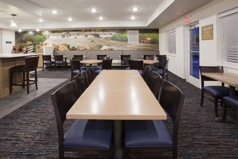GrandStay Hotel & Suites Cannon Falls 30/40