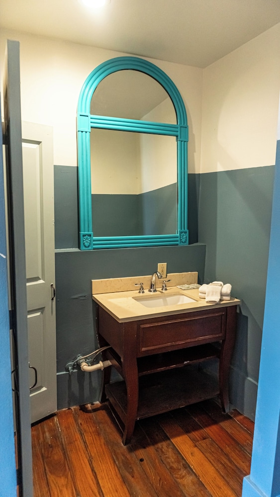 Historic Mardi Gras Inn 38/50