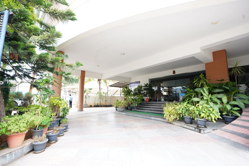 HOTEL GRAND BEE 7/50