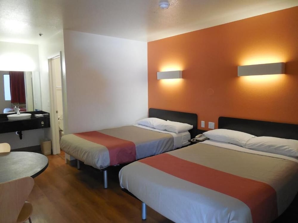 Motel6 Temecula, CA - Historic Old Town 28/62