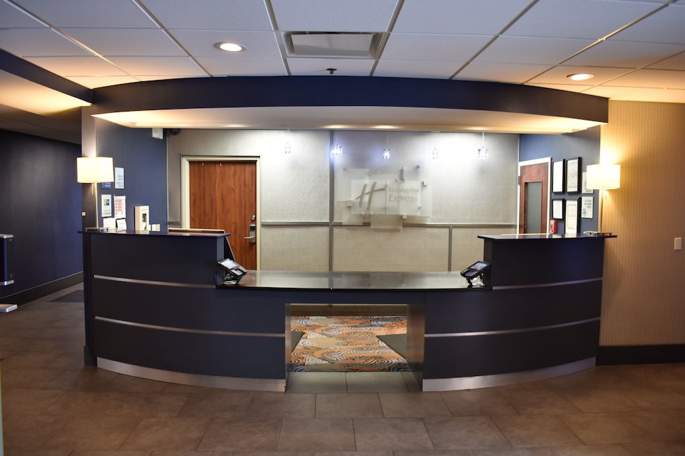 Holiday Inn Express & Suites NASHVILLE SOUTHEAST - ANTIOCH 5/70