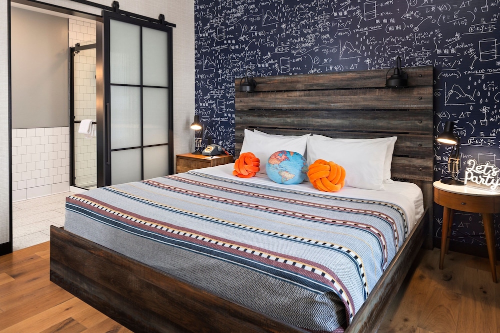 Suite, King Bed